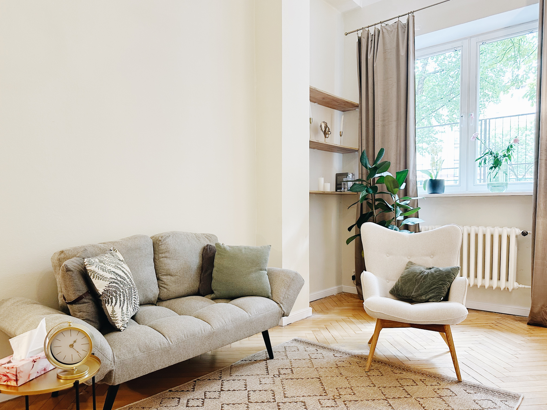 Liberté office - a sofa and armchair by a window overlooking greenery