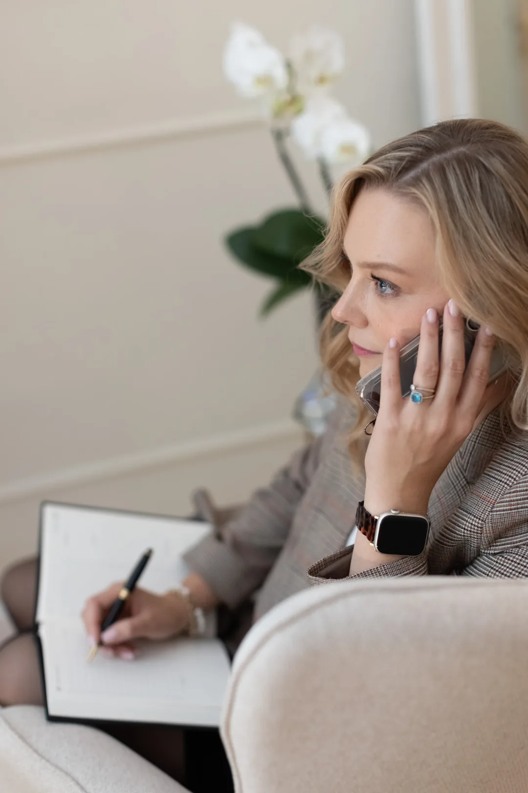 Karolina Misztal conducting a phone consultation at Liberté in central Warsaw